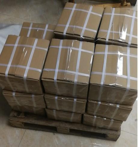 密封螺旋准备乘飞机前往法国